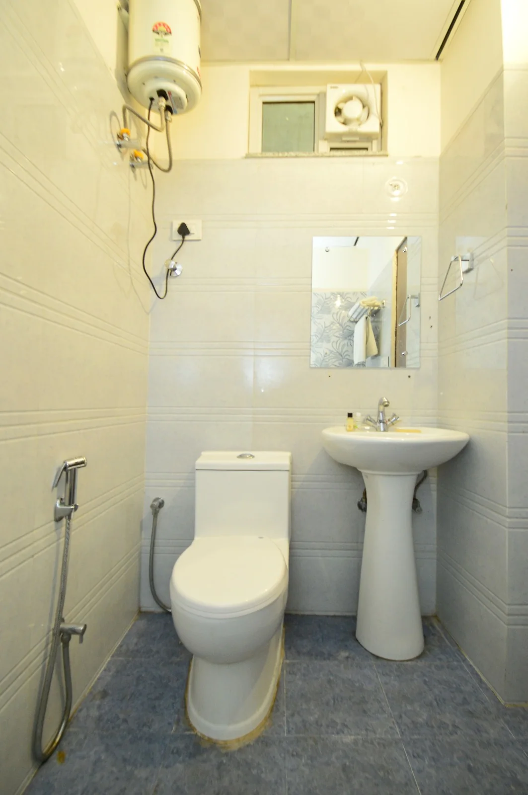 Hotel Morgan bathroom with sink and toilet