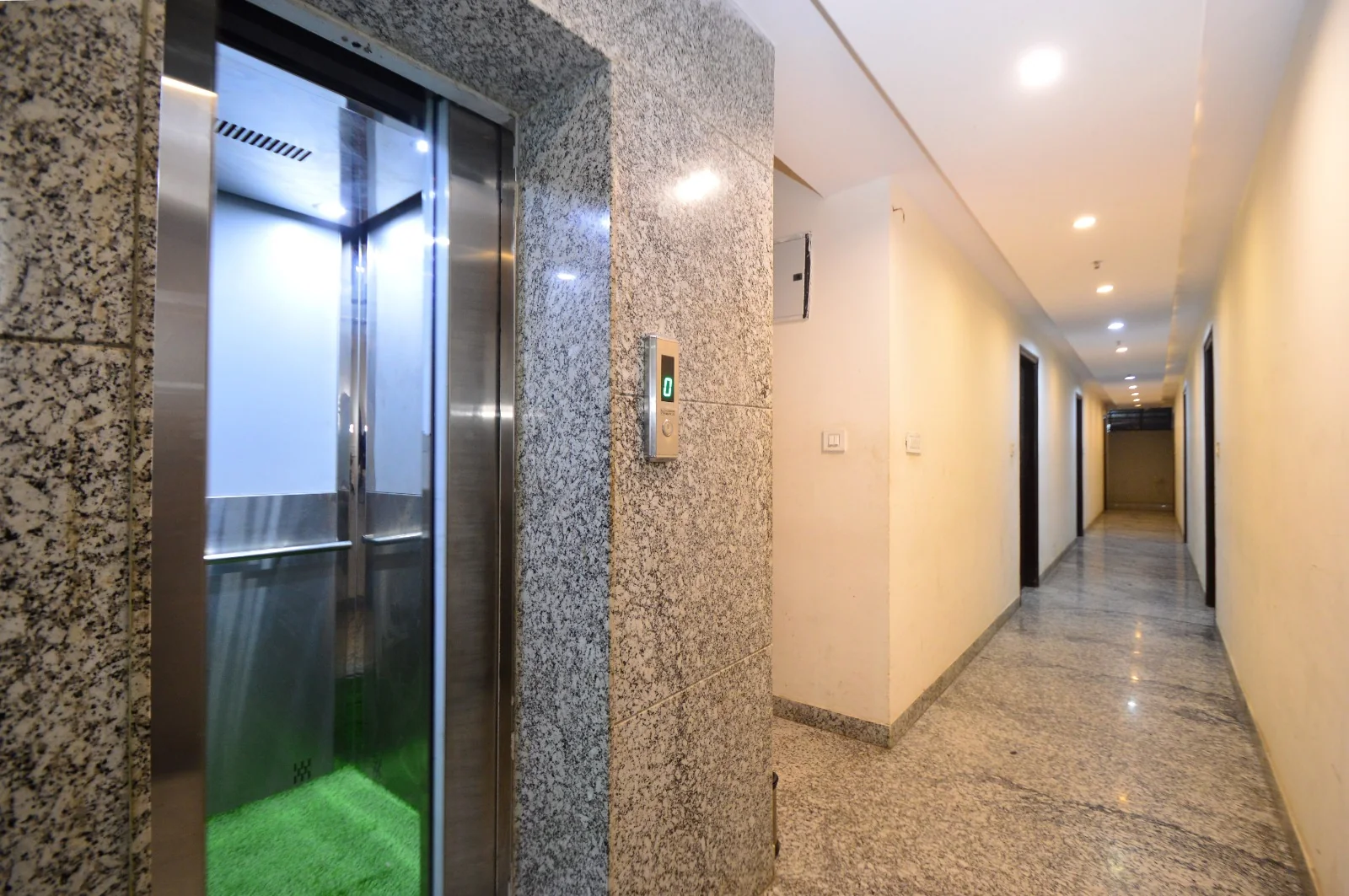 Hotel Morgan lift and corridor
